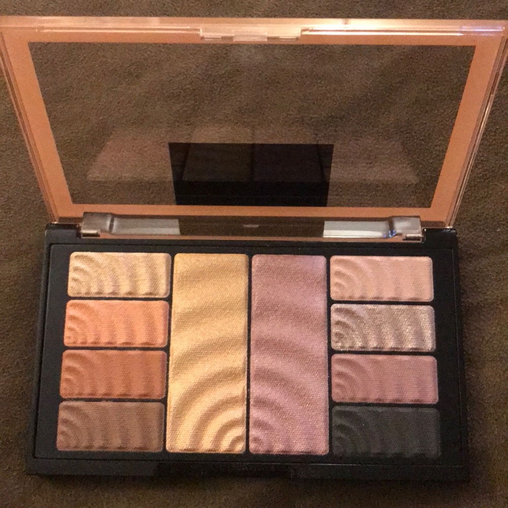Maybelline Total Temptation Shadow Palette - NWT - Picture 3 of 4